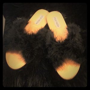Steve Madden ‘Ciara’ black fur slide sandals NWT